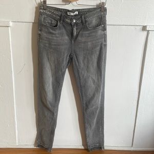 Zara Women’s Skinny Gray Jeans
